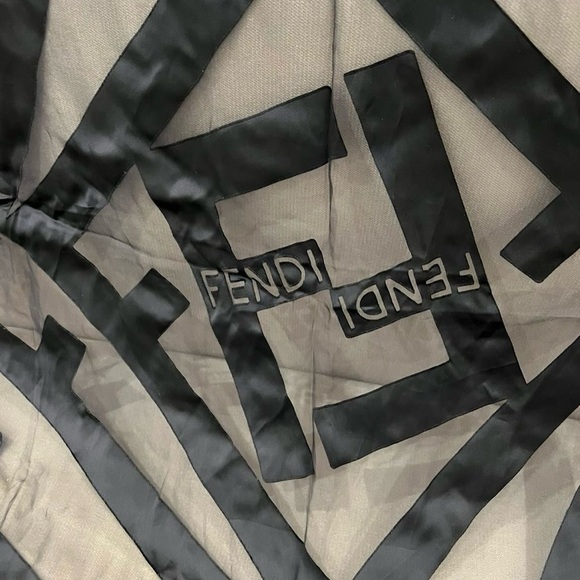 AUTHENTIC Black Fendi scarf - Picture 6 of 7